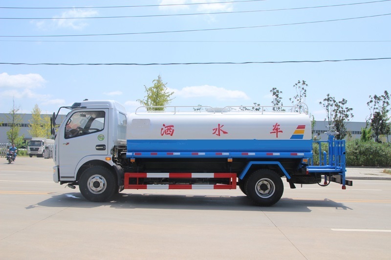 東風多利卡灑水車圖片