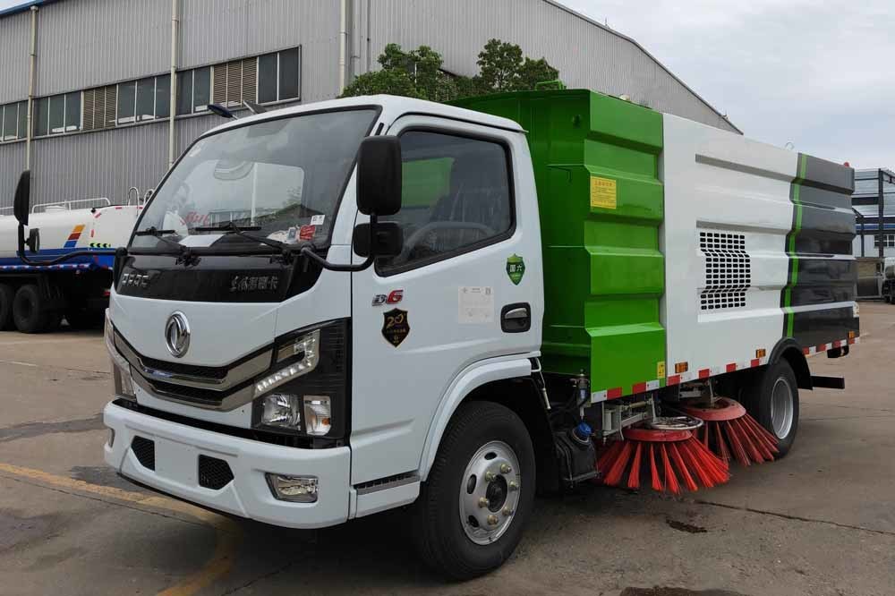 8吨扫路车 8吨扫路车